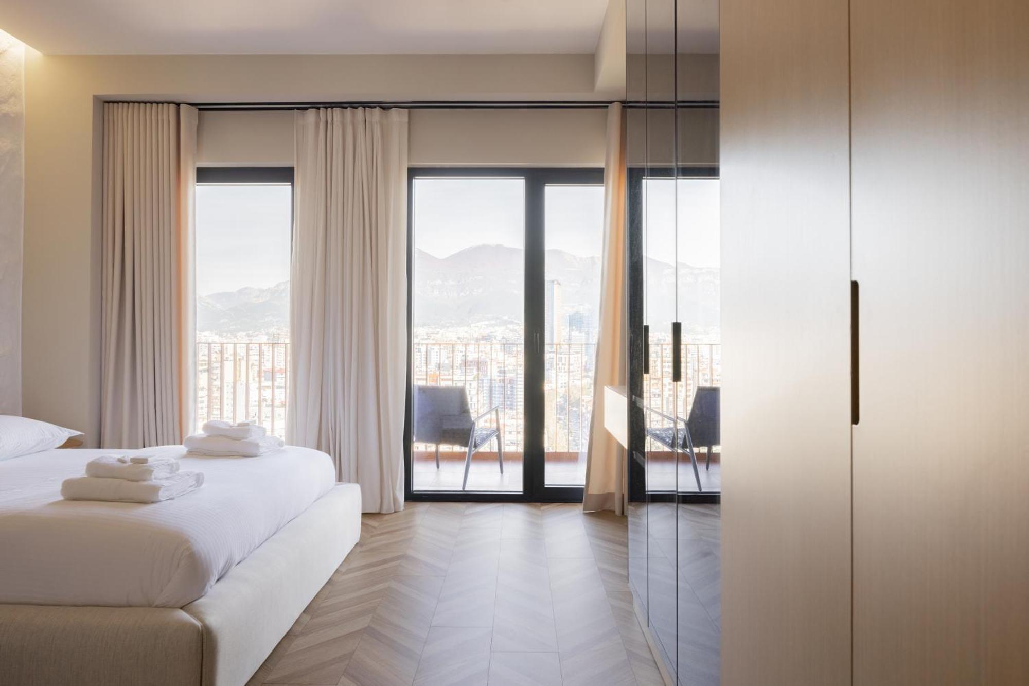 Square Inn Garden Aparthotel Tirana Bagian luar foto