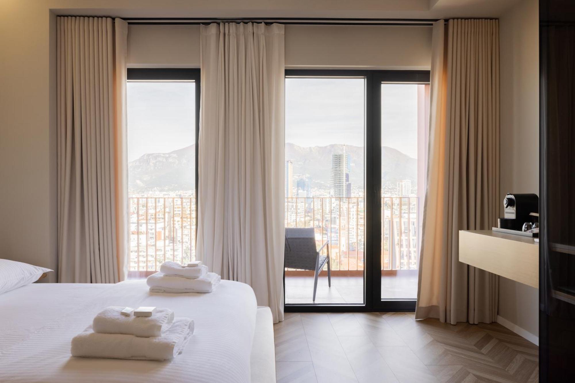 Square Inn Garden Aparthotel Tirana Bagian luar foto