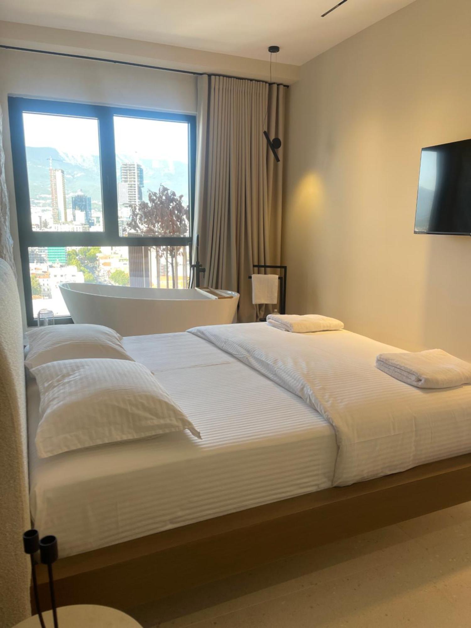 Square Inn Garden Aparthotel Tirana Bagian luar foto