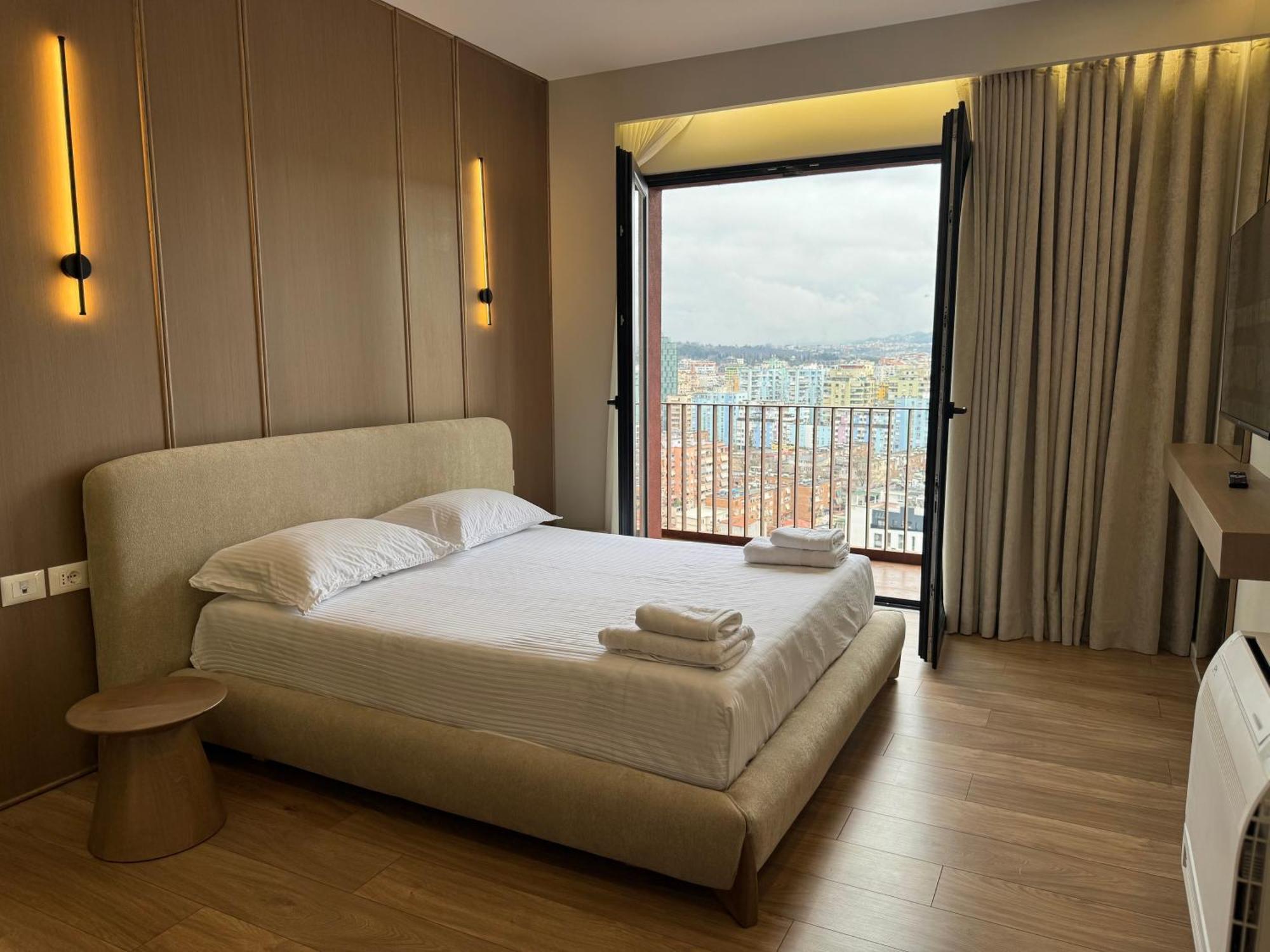 Square Inn Garden Aparthotel Tirana Bagian luar foto