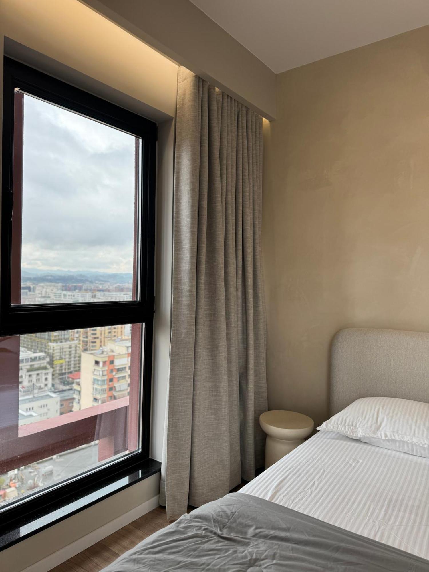 Square Inn Garden Aparthotel Tirana Bagian luar foto